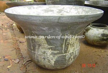 GAKM 013 L antique urn