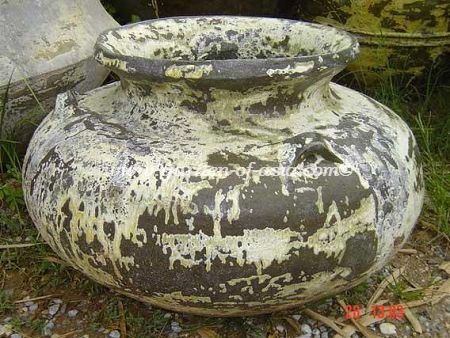 GAKM 028 B antique urn
