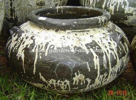 GAKM 028 C antique urn