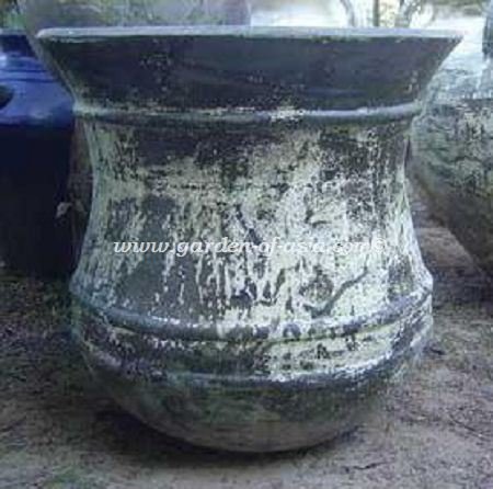 GAKM 031 L antique urn