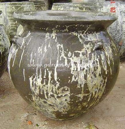 GAKM 041 antique urn